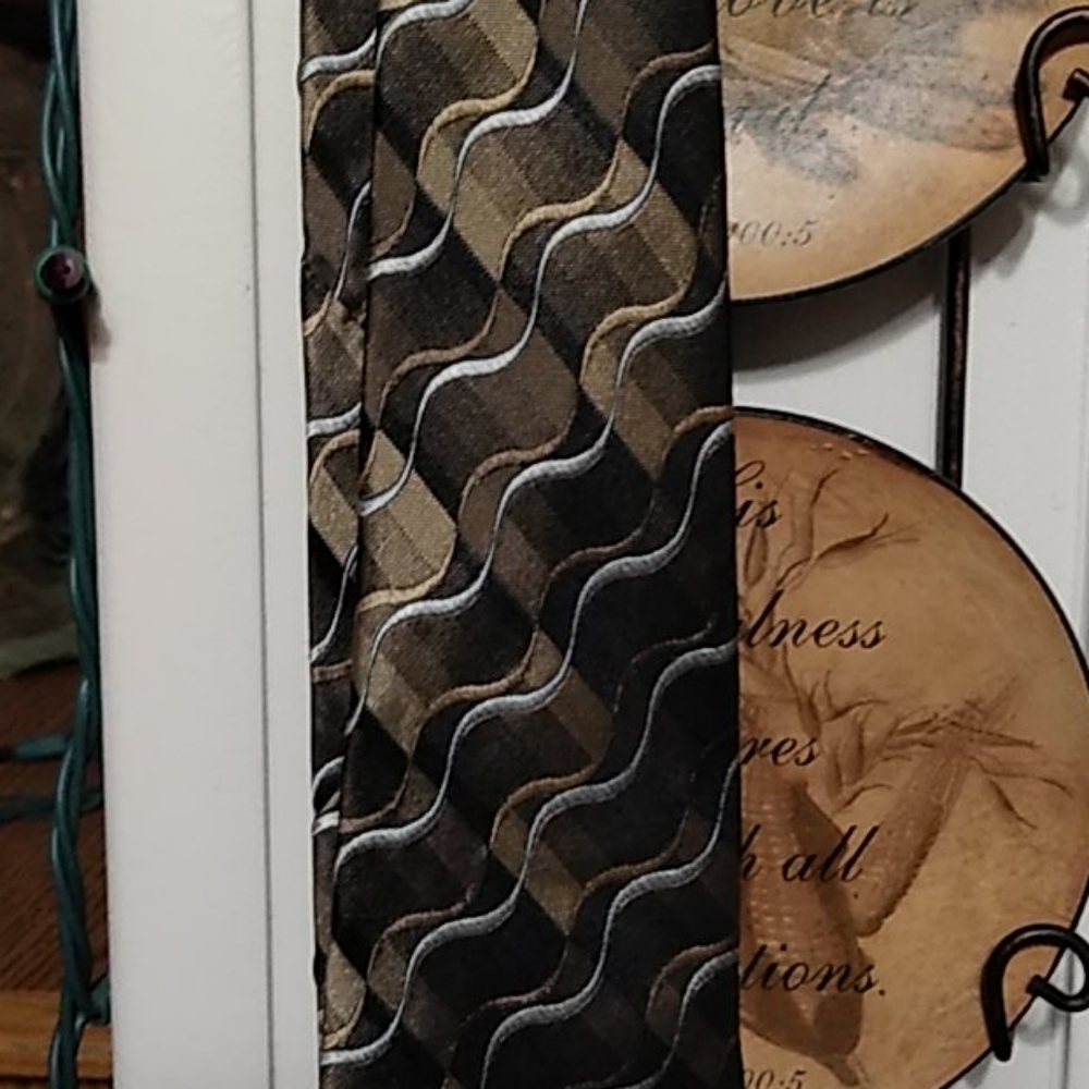 Men's tie